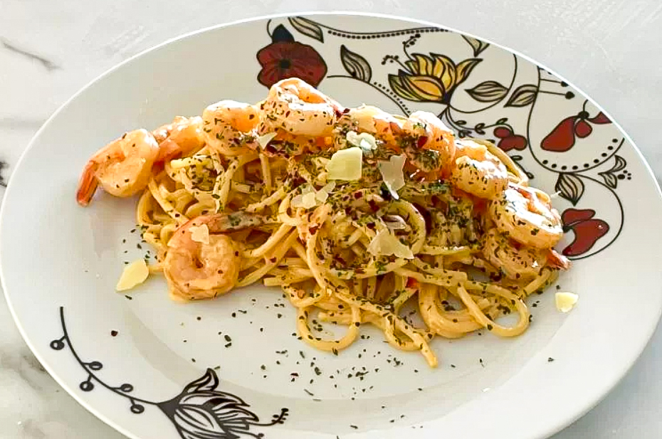 Creamy Spicy Prawn Spaghetti-2 on the plate in detail.